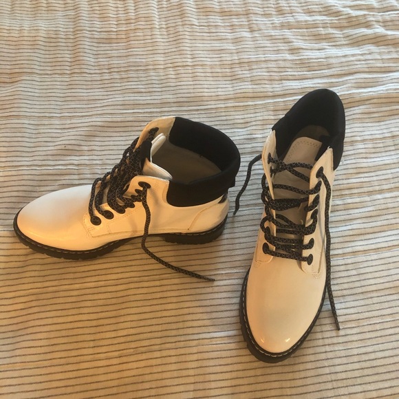 LIMELIGHT WOMENS FINN COMBAT BOOT - WHITE - Picture 3 of 4